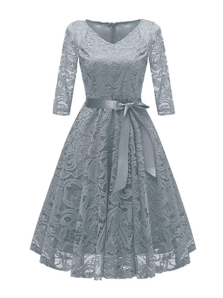 Drune | Elegantes V-förmiges Spitzenabendkleid