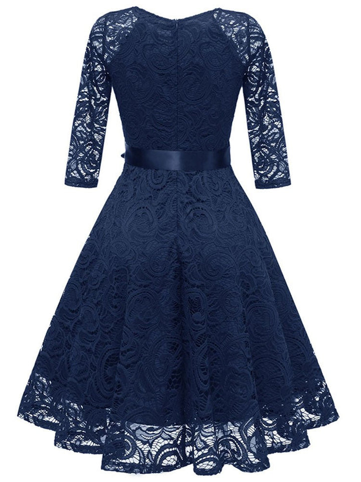 Drune | Elegantes V-förmiges Spitzenabendkleid