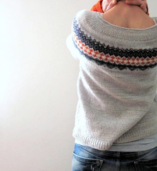 Drune | Grauer Pullover im Boho Stil