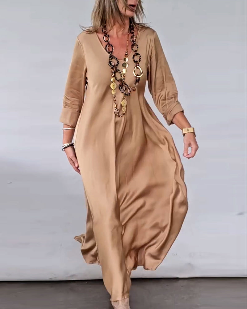 Drune | Kleid mit V-Ausschnitt und Swing Saum