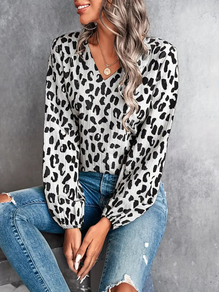 Drune | Bluse mit V-Ausschnitt und Leopardenmuster