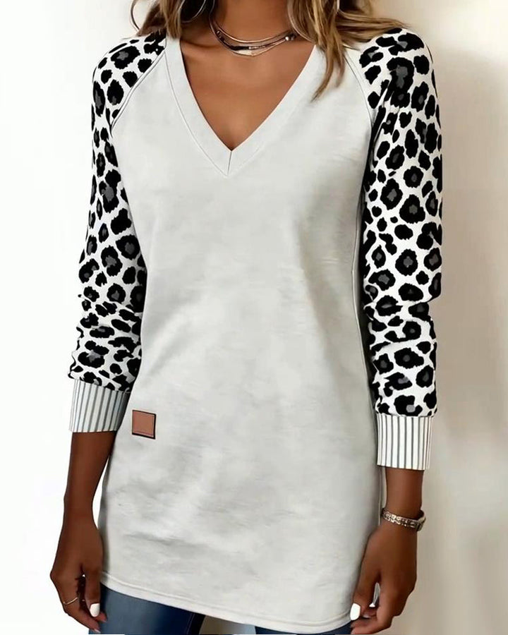 Drune | Sweatshirt mit V-Ausschnitt und Leopardenprint