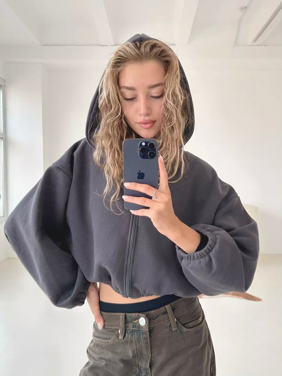 Drune | leichter kurzer Sport-Sweatshirt mit Kapuze