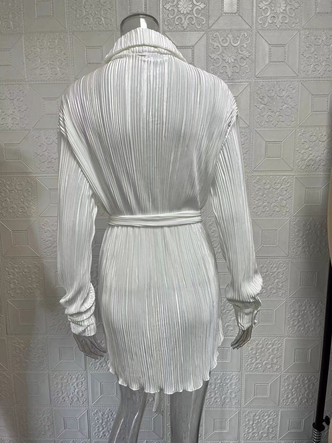 Drune | Langärmeliges Kleid mit Schnürsenkeln und elastischer Taille