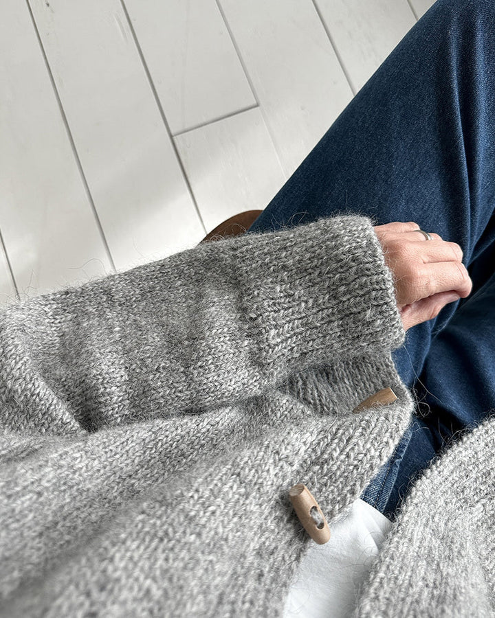 Drune | Graue Strickjacke mit Knöpfen