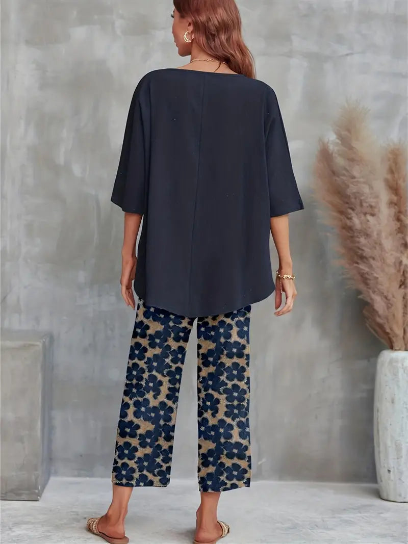 Drune | Solid T-Shirt mit Breiten Beinen und Rundem Halsauschnitt mit Blumenmotiv