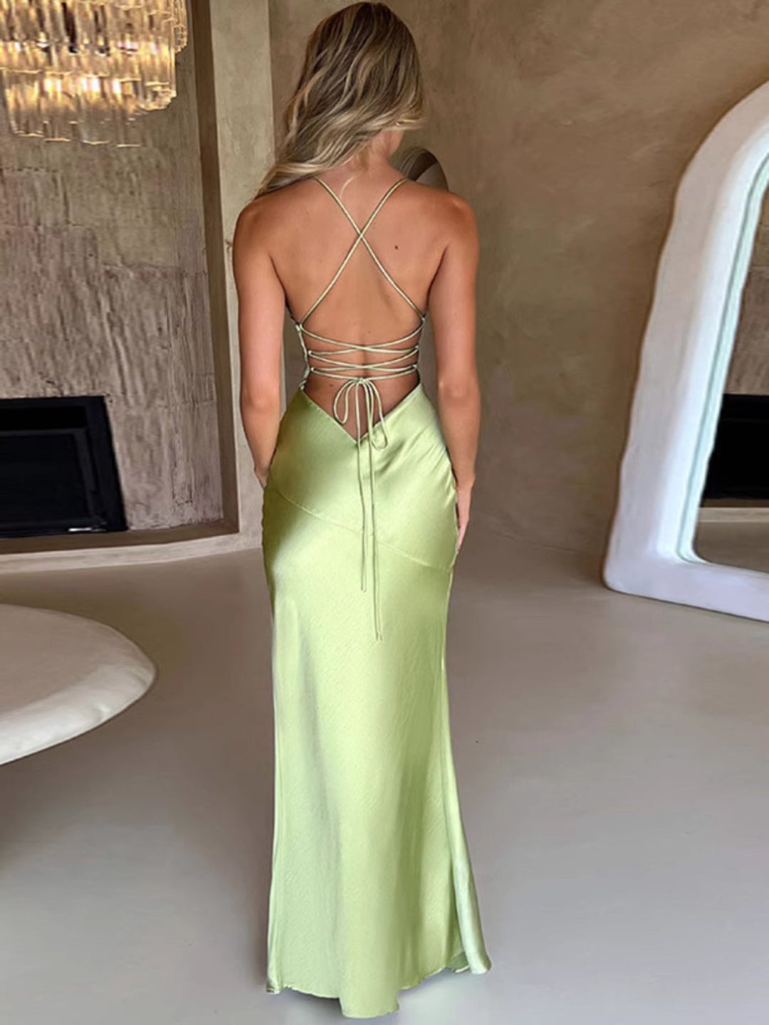 Drune | Sexy Kleid mit V-Ausschnitt