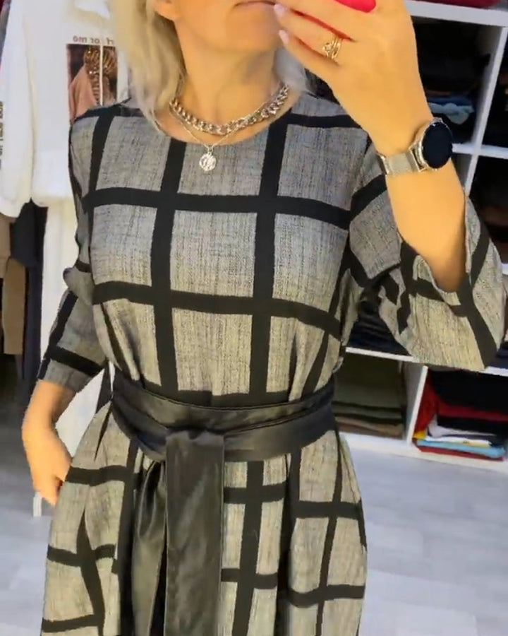 Drune | Linien Kleid mit Karomuster und Rundhalsausschnitt