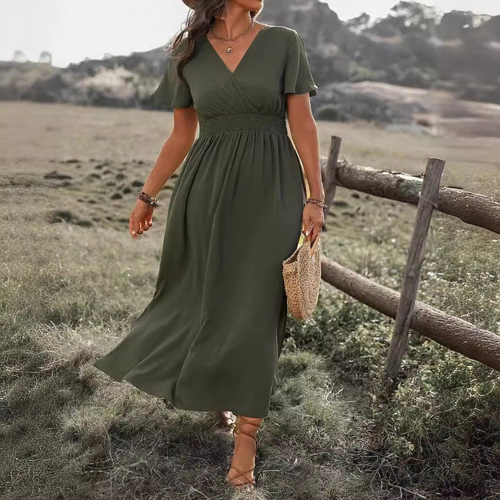 Drune | Elegantes Kurzarmkleid Mit Chorkragen