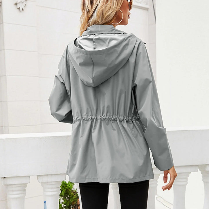 Drune | Modern geschnittene wasserdichte Damenjacke