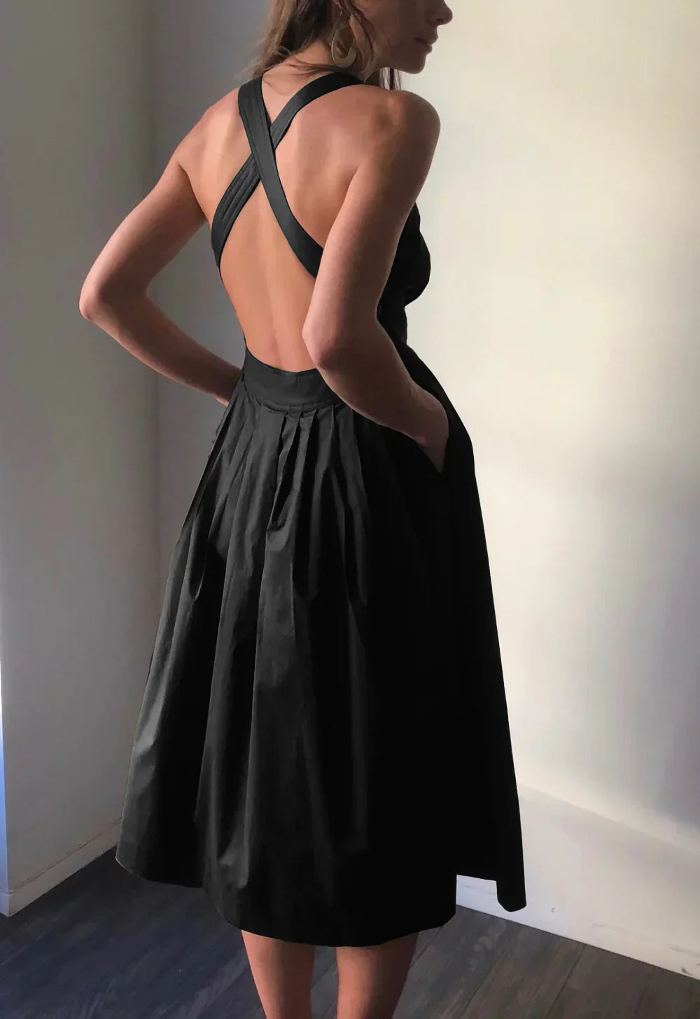 Drune | Rückenfrei, Falten Kleid mit Großen Taschen