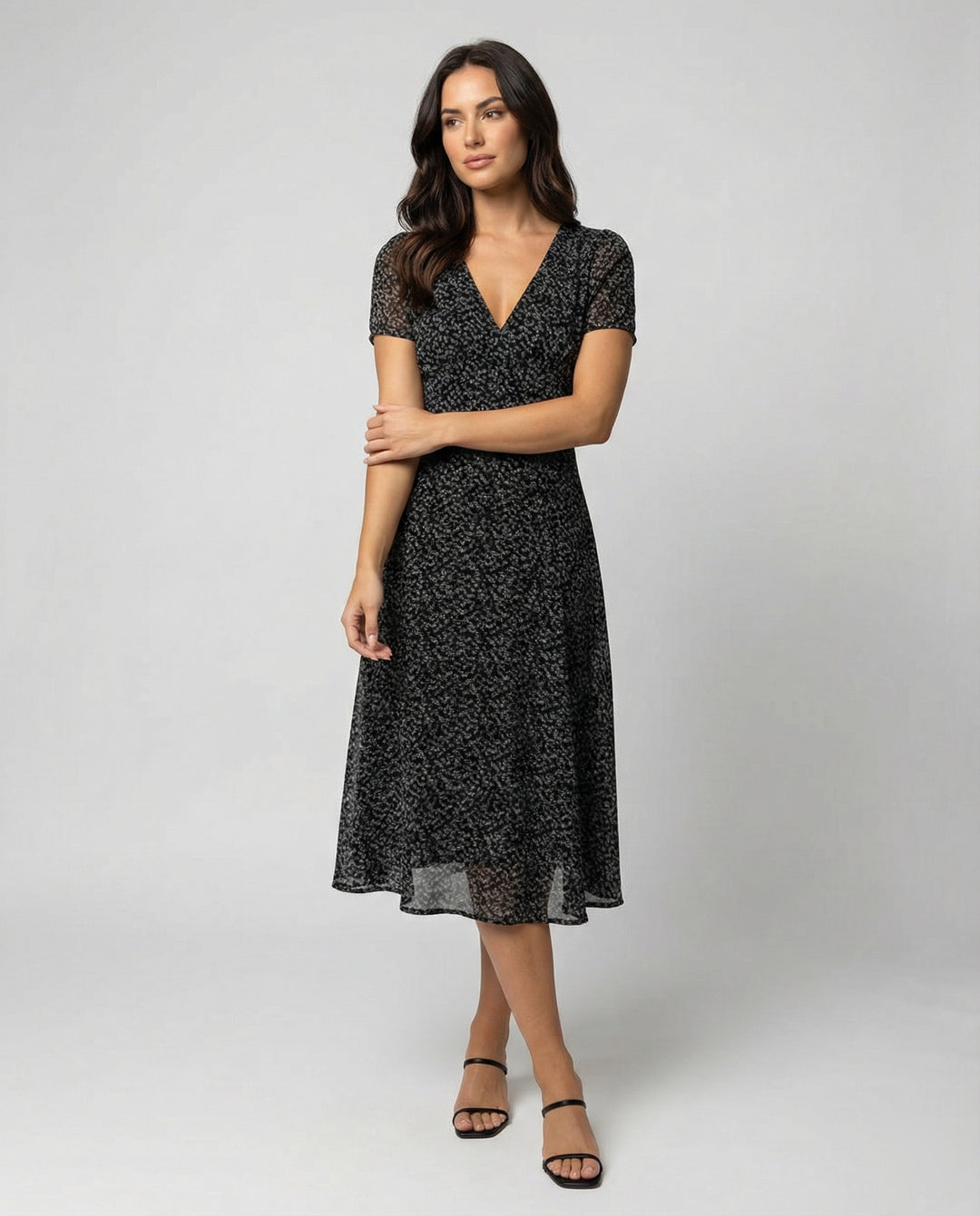 Drune - Elegantes Kleid mit V-Ausschnitt Schwingender Saum