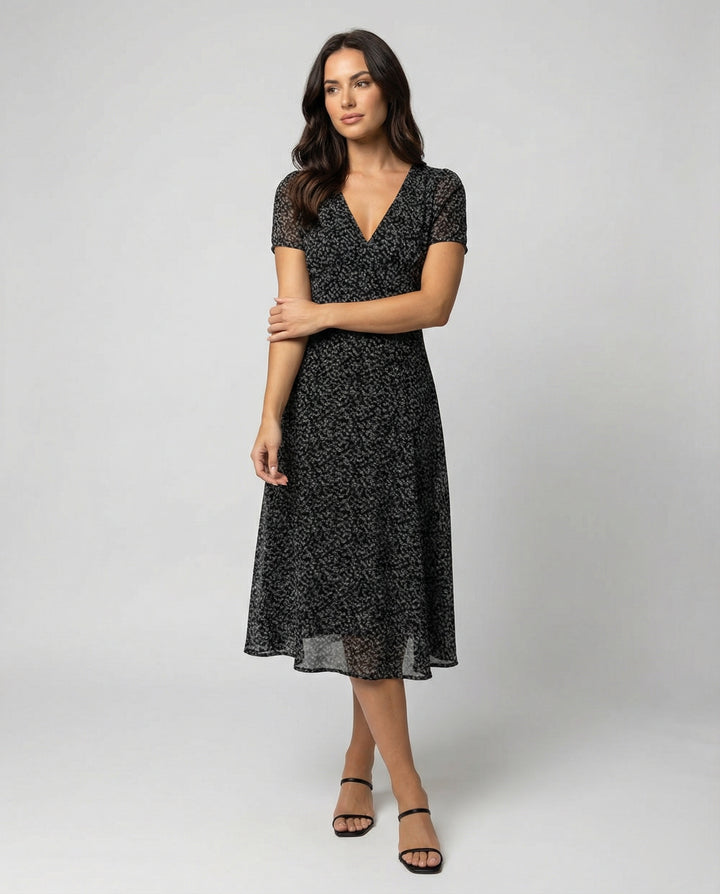Drune - Elegantes Kleid mit V-Ausschnitt Schwingender Saum