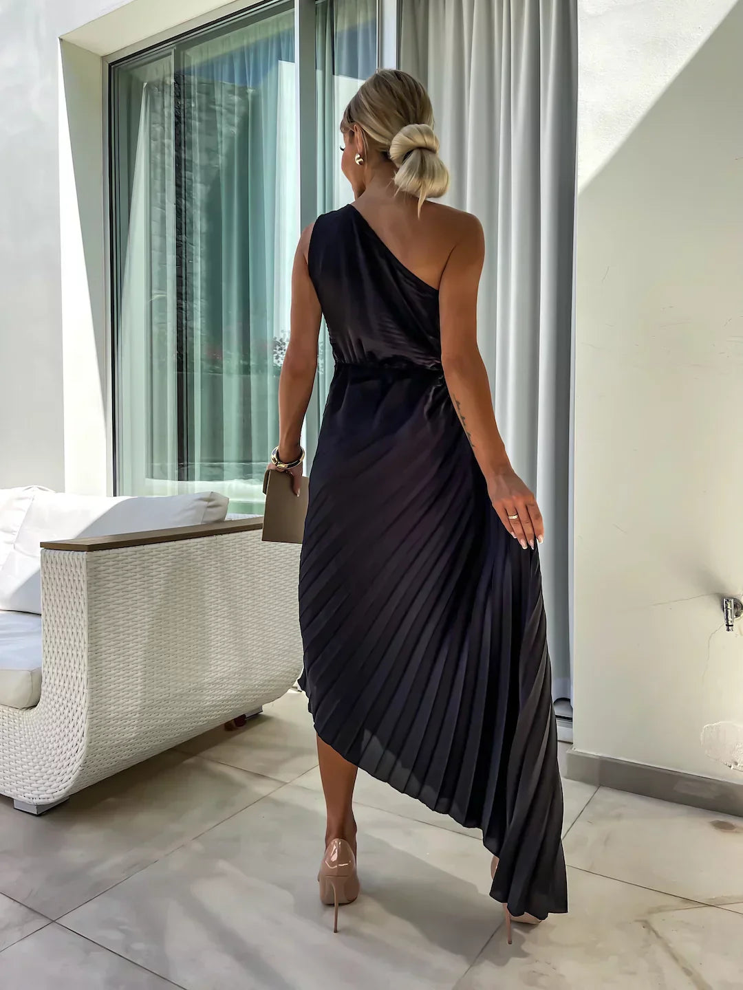 Drune | Ein Schulter Kleid Faltenrock Blumenverzierung Abendliche Eleganz