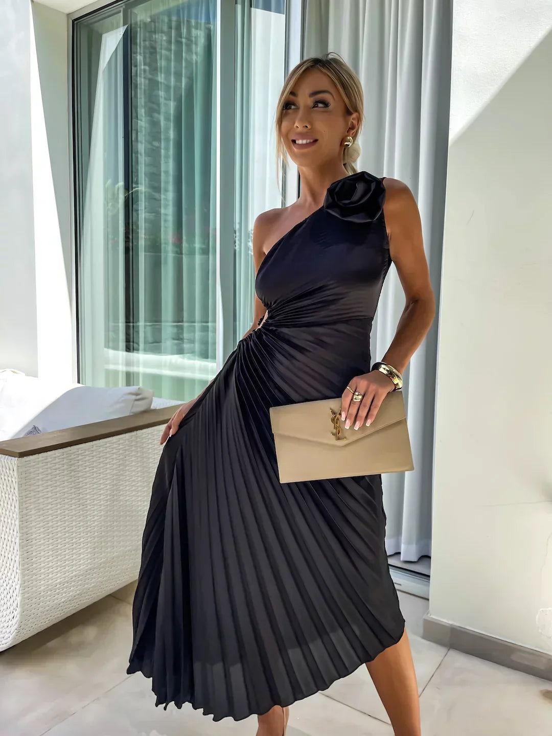 Drune | Ein Schulter Kleid Faltenrock Blumenverzierung Abendliche Eleganz