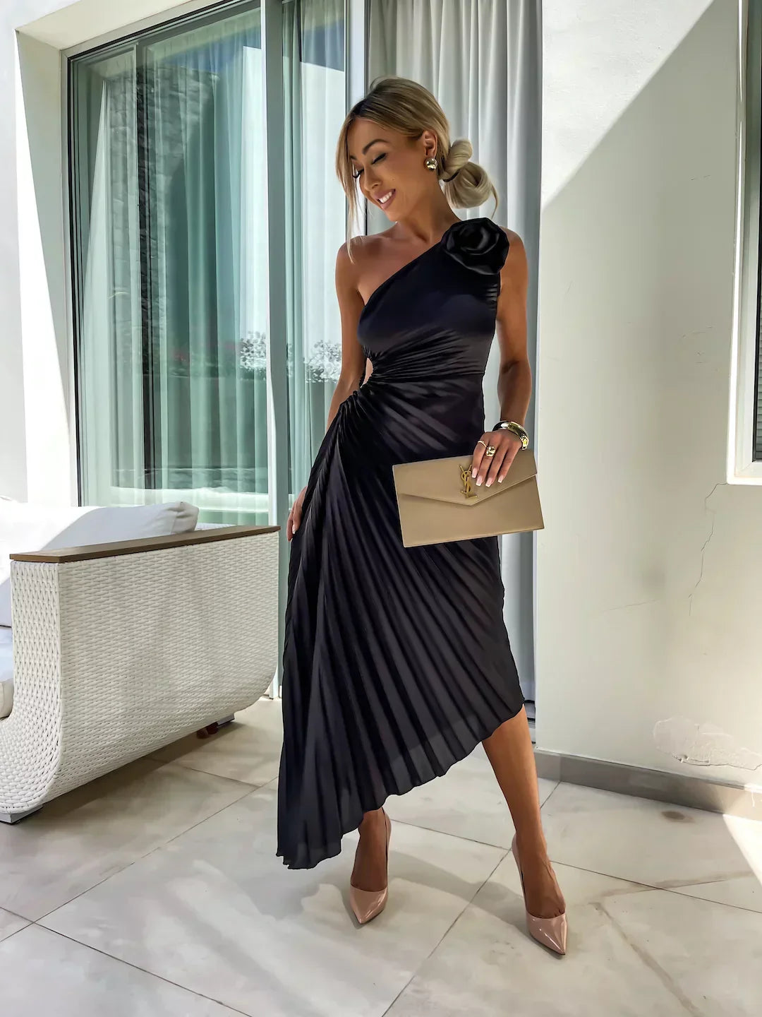 Drune | Ein Schulter Kleid Faltenrock Blumenverzierung Abendliche Eleganz