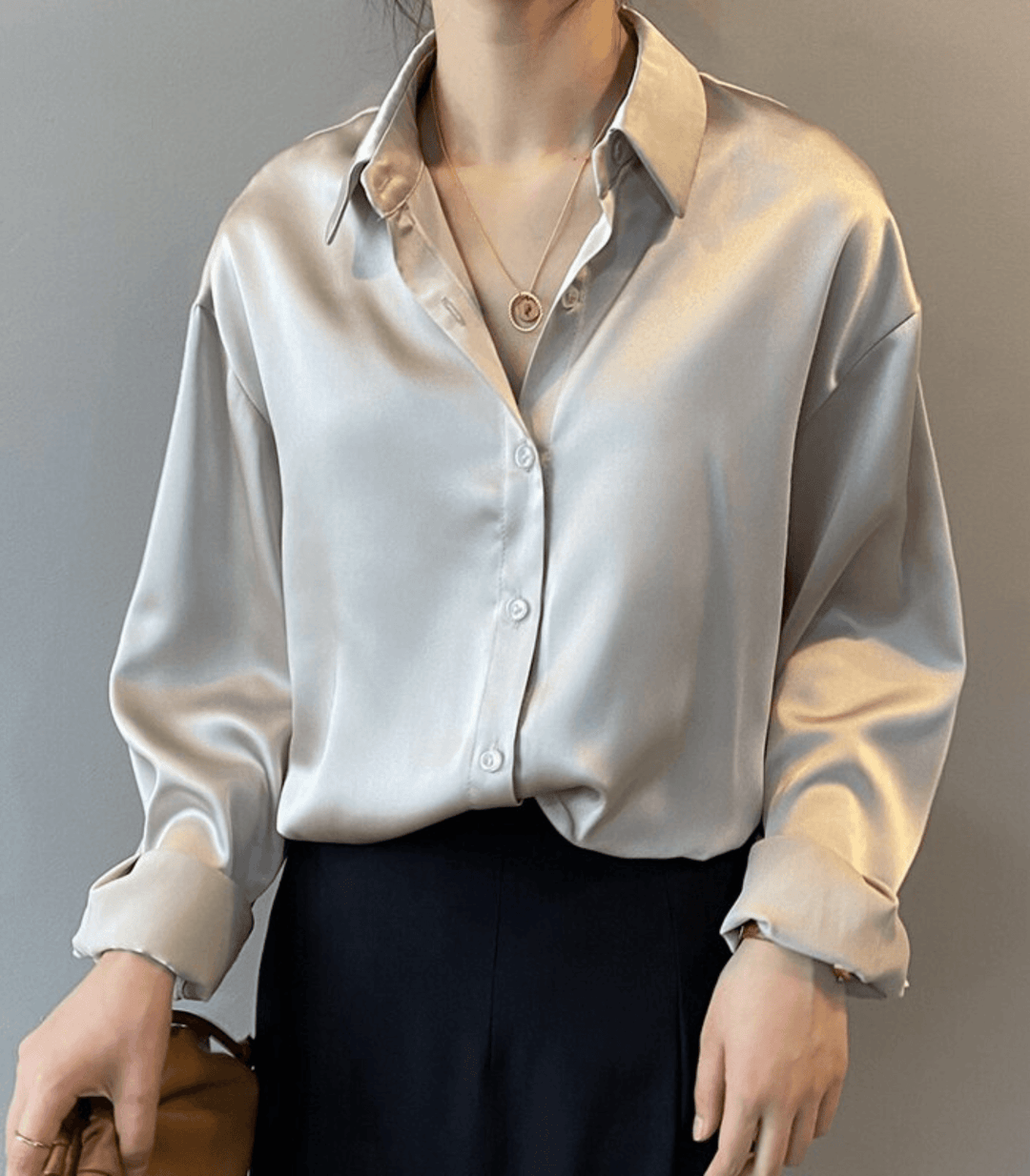 Drune | Geknöpfte Satin-Seidenbluse