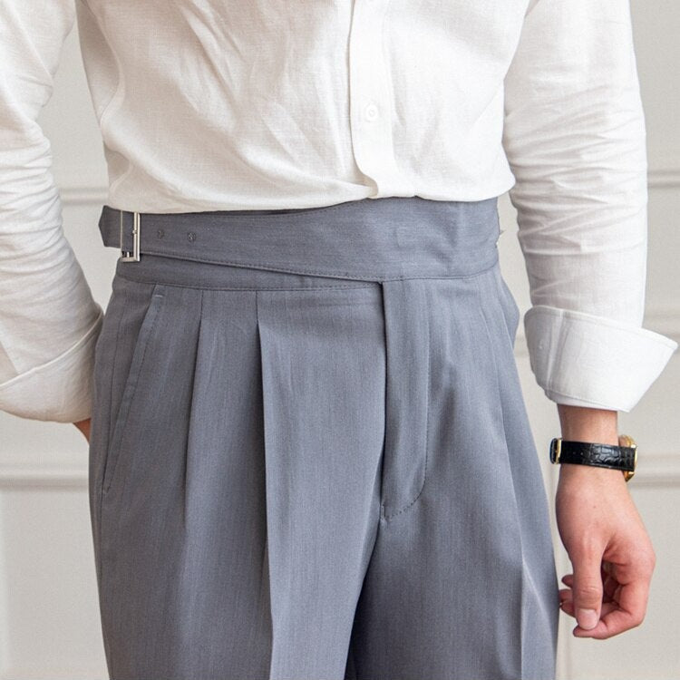 Drune Classic: Stilvolle Hose mit Schnalle