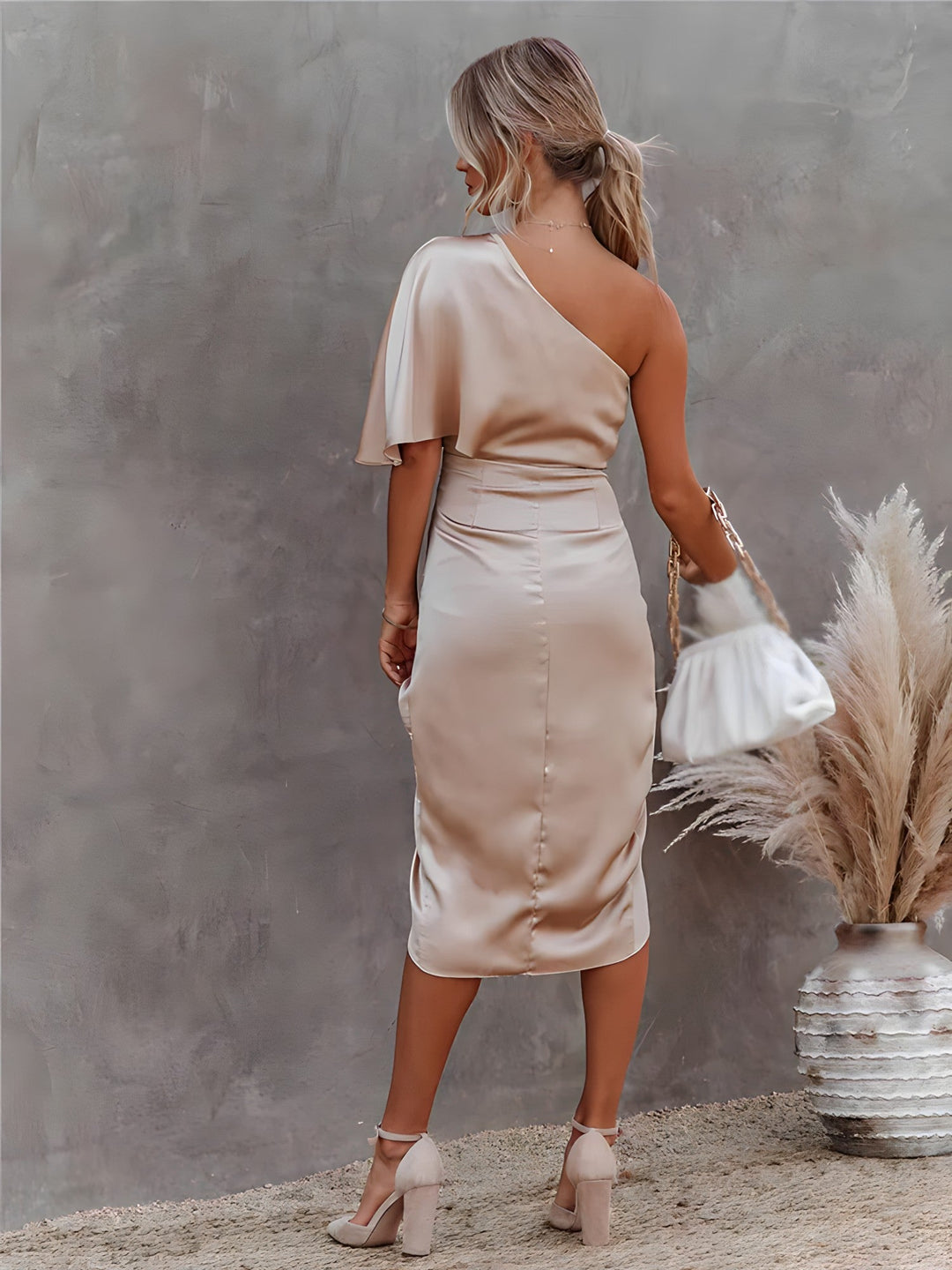 Drune Party Dress | Elegantes Abendkleid mit einer Schulterpartie