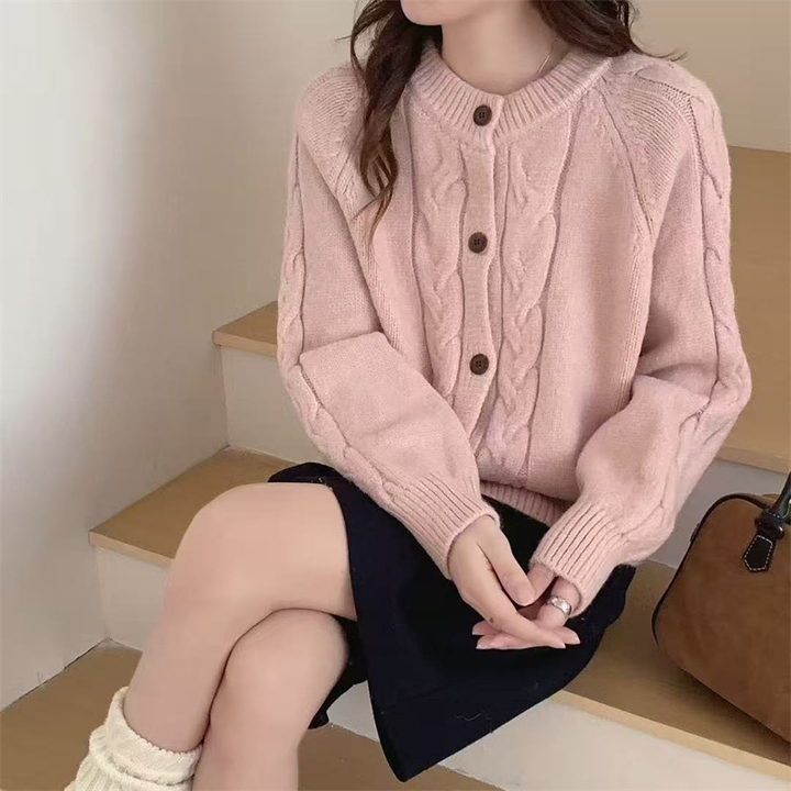 Drune | Kabelstrickjacke mit Knöpfen
