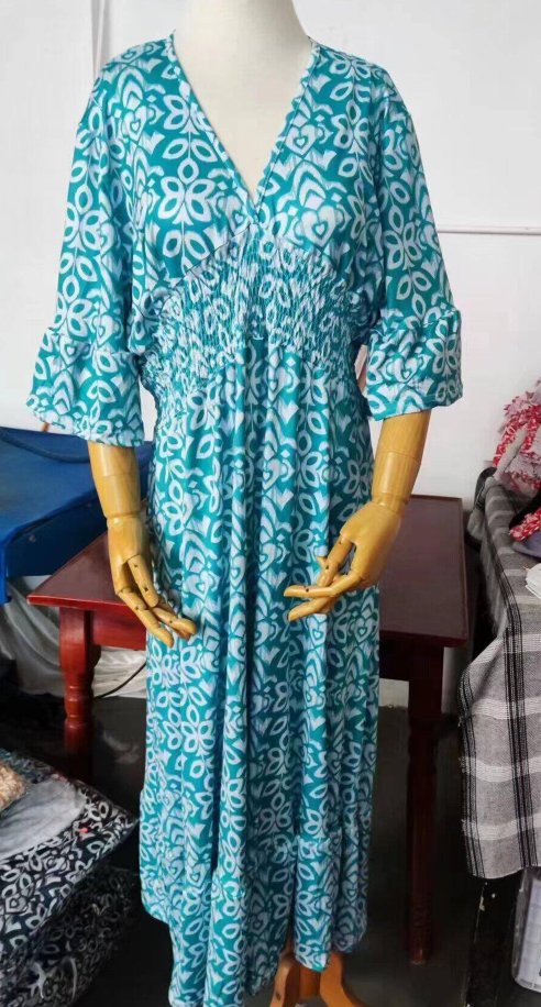 Drune | Lange Lockere Kleid mit V-Ausschnitt und Gürtelzug
