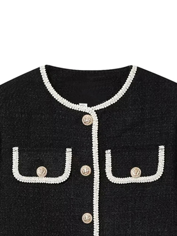 Drune | Kurze Jacke für Damen mit dekorativen Knöpfen Alida