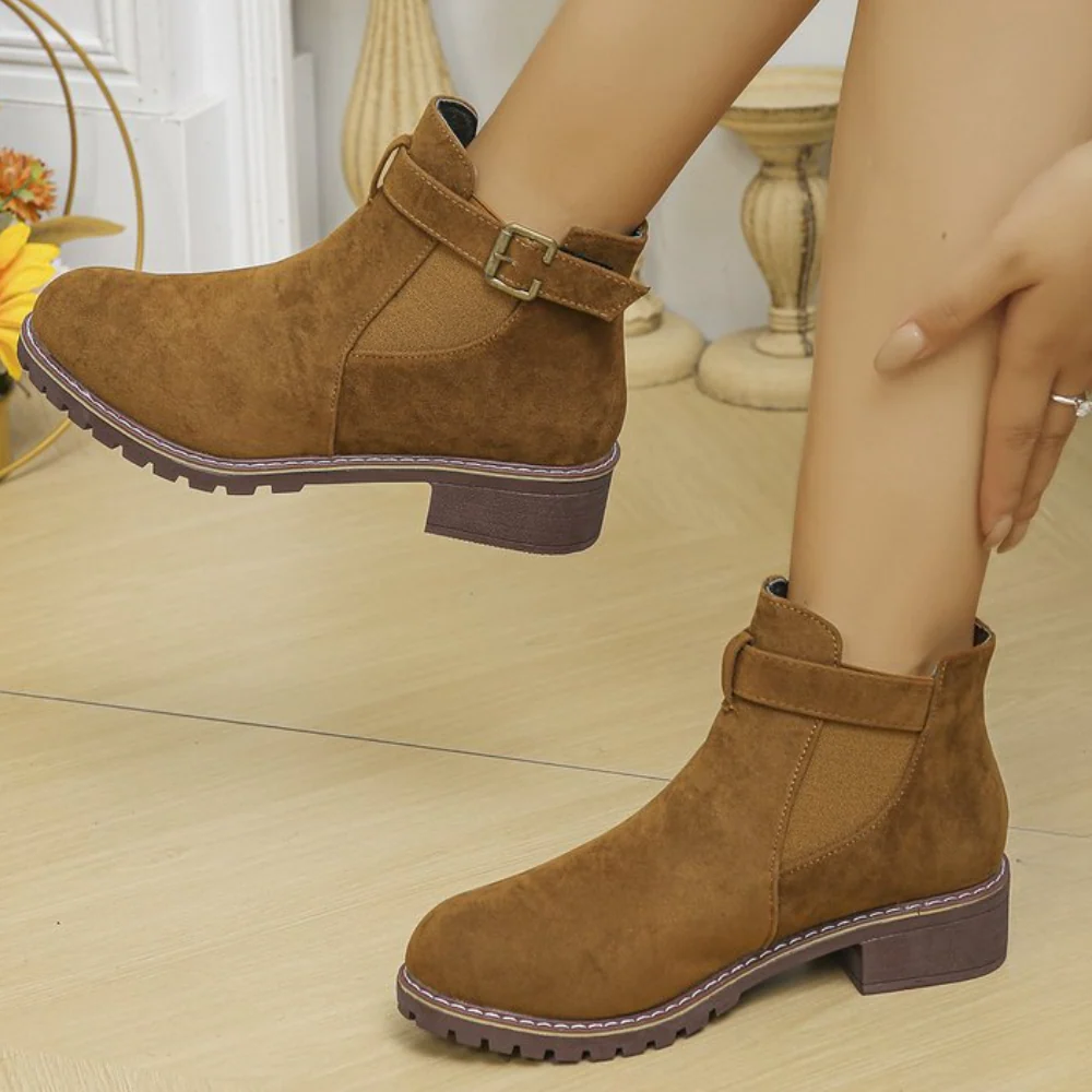 Drune | Stiefeletten - Wildledertextur - Schnallenriemen - Elastisches Panel - Gummierte Sohle