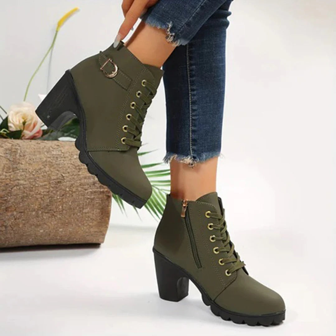 Drune | Stiefeletten Klobiger Absatz und Sohle Schnürung, Reißverschluss und Schnalle
