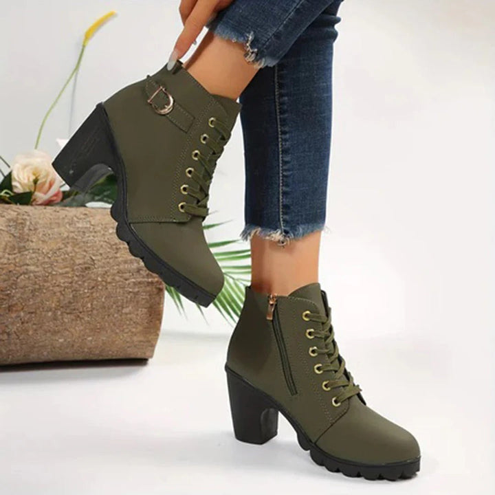 Drune | Stiefeletten Klobiger Absatz und Sohle Schnürung, Reißverschluss und Schnalle