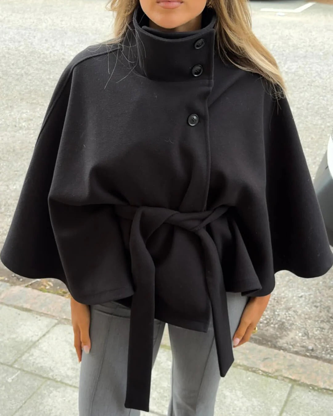 Drune | Hochkragen Gürteltaschen Cape Jacke Knopf Umhängemantel