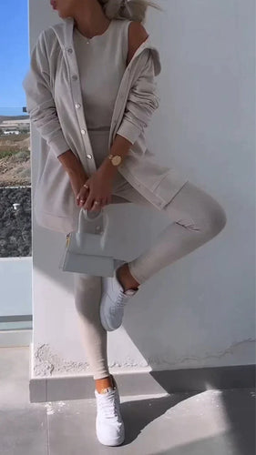 Drune - Dreiteiliges Set bestehend aus einer Strickjacke mit Kapuze, einem Oberteil und einer Hose