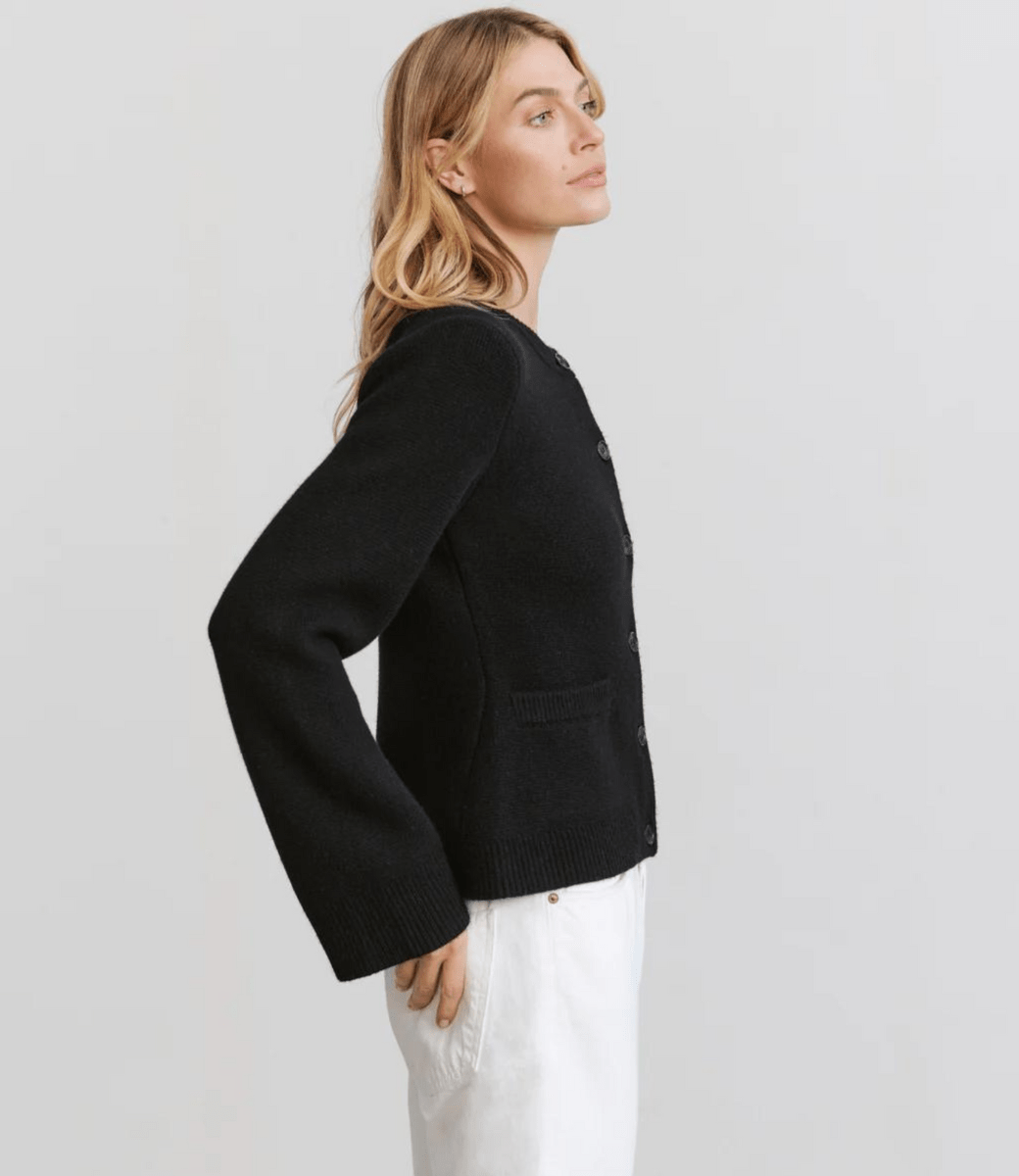 Drune | Beigefarbene A-Linien Jacke Elegante Knöpfe Schick & Minimalistisch