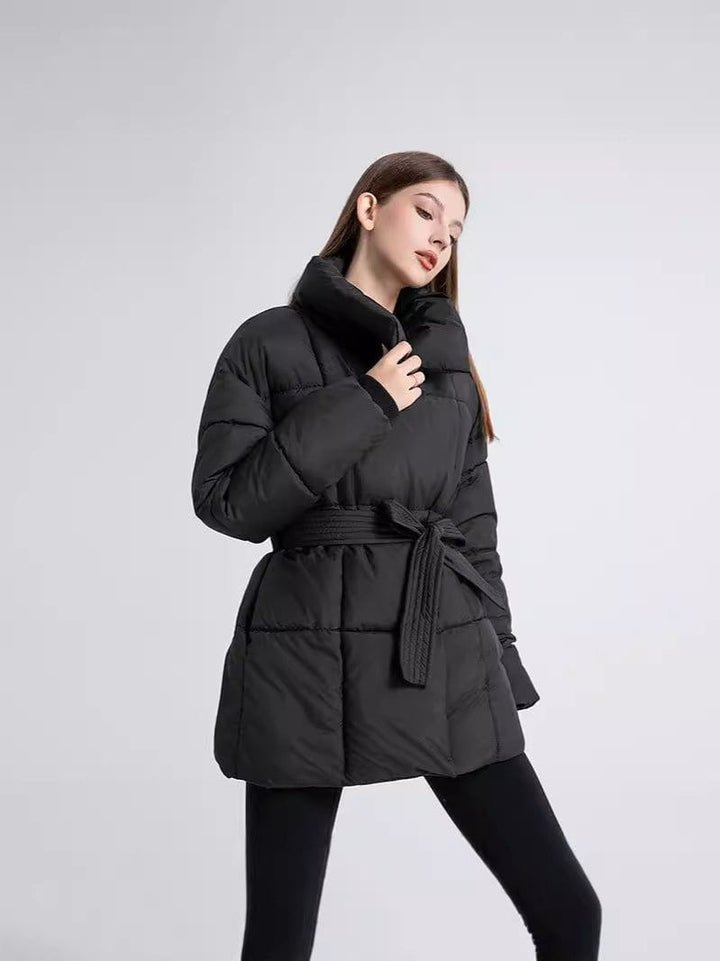 Drune | Taillierte Winterdaunenjacke Mit Hohem Kragen Warm und Elegant
