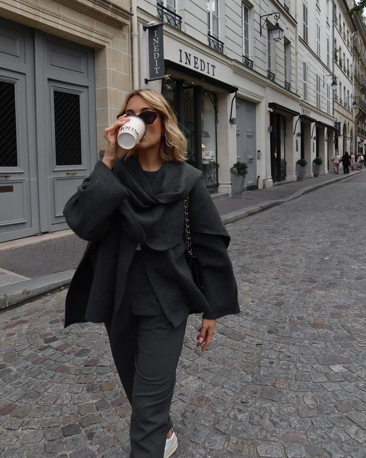 Drune | Asymmetrisch Drapierter Mantel Minimalistische Eleganz Komfort und Stil