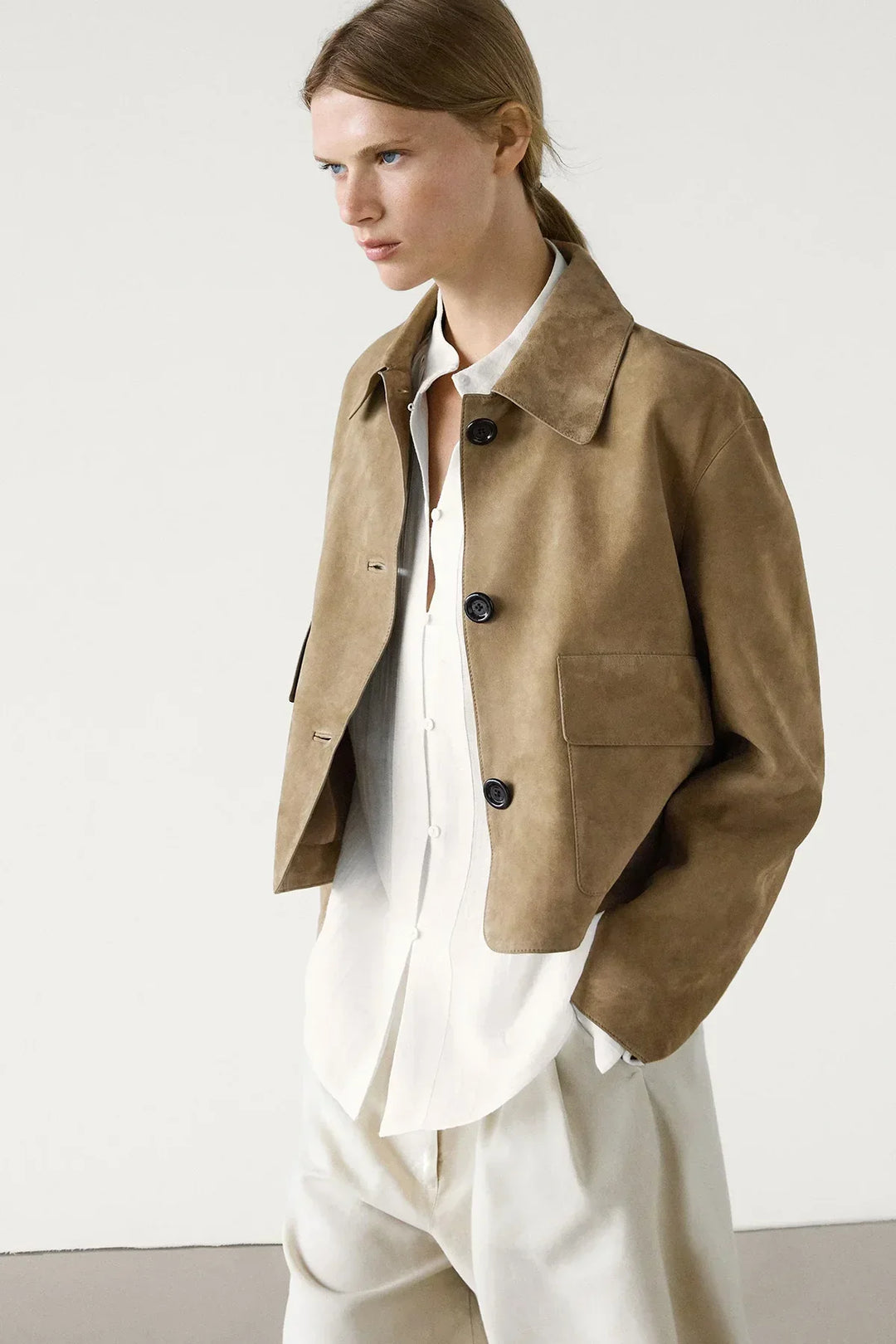 Drune | Kurze Wildlederjacke Eleganz Chic und Trend