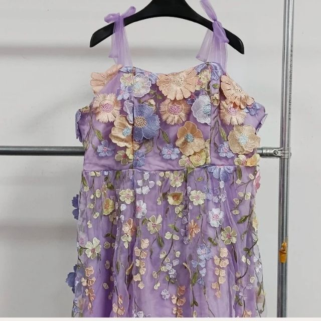 Drune | Cocktailkleid mit Blumenapplikationen