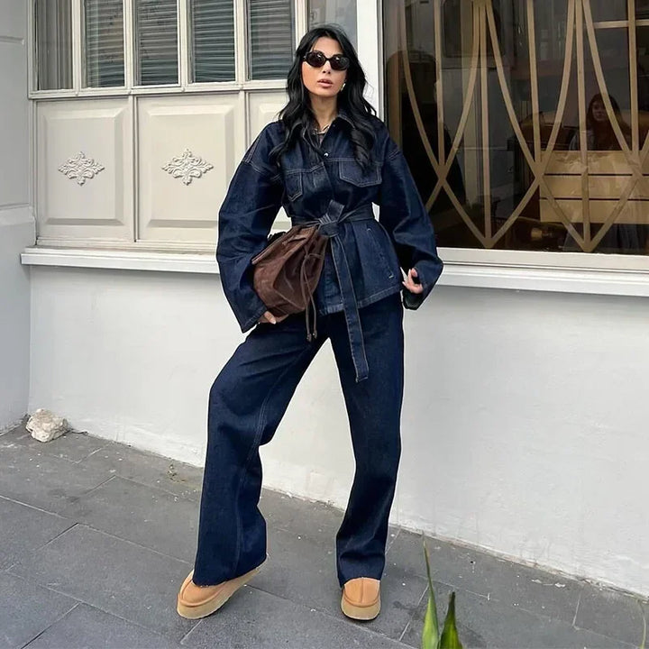 Drune | Ensemble mit taillierter Jacke und Jeanshose für Damen