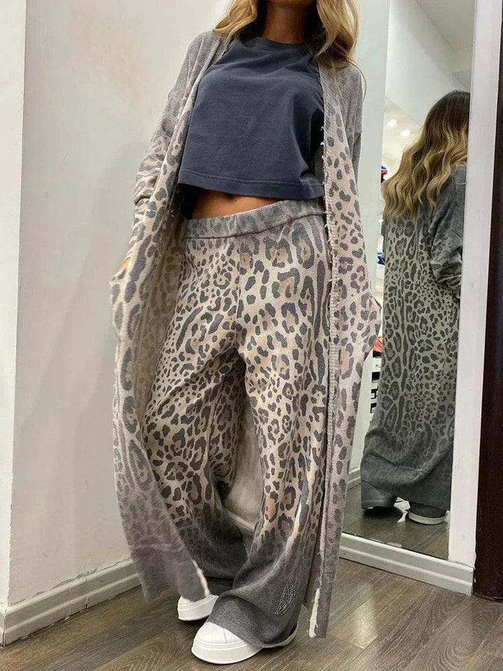 Drune | Lässiges Ensemble aus langer Jacke und weitem Hosen mit Leopardenmuster
