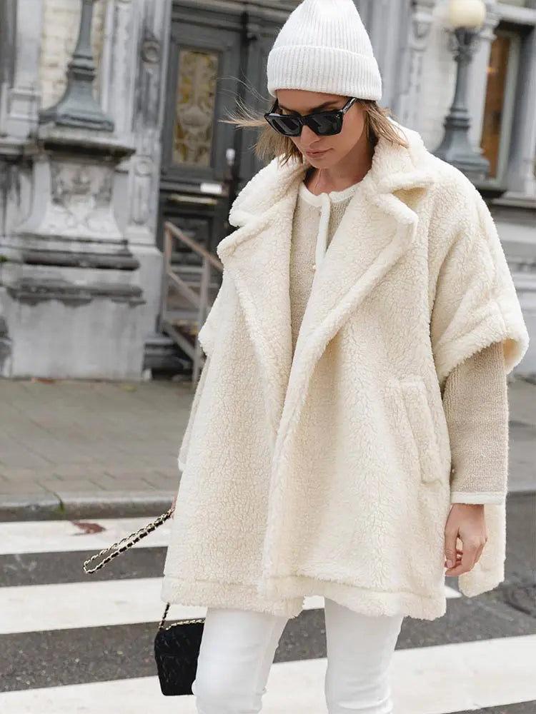 Drune | Weiße Kurzarm-Plüschjacke für Frauen