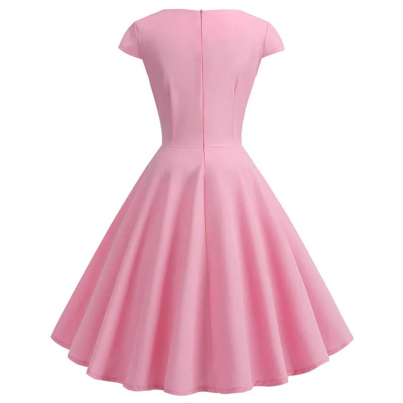 Drune | Vintage Sommerkleid mit großem V-Ausschnitt, lockerer Passform und Rüschen