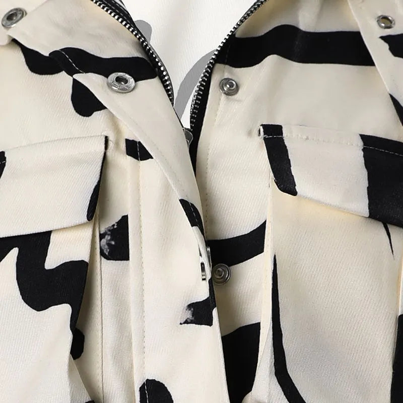 Drune | Kurze Jacke mit Grafischem Muster Baumwolle Mutig, Urban