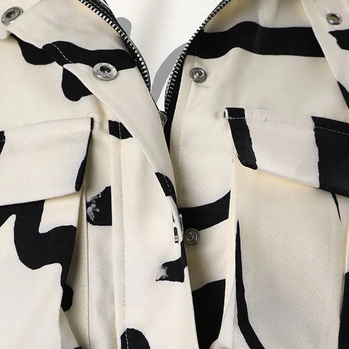 Drune | Kurze Jacke mit Grafischem Muster Baumwolle Mutig, Urban