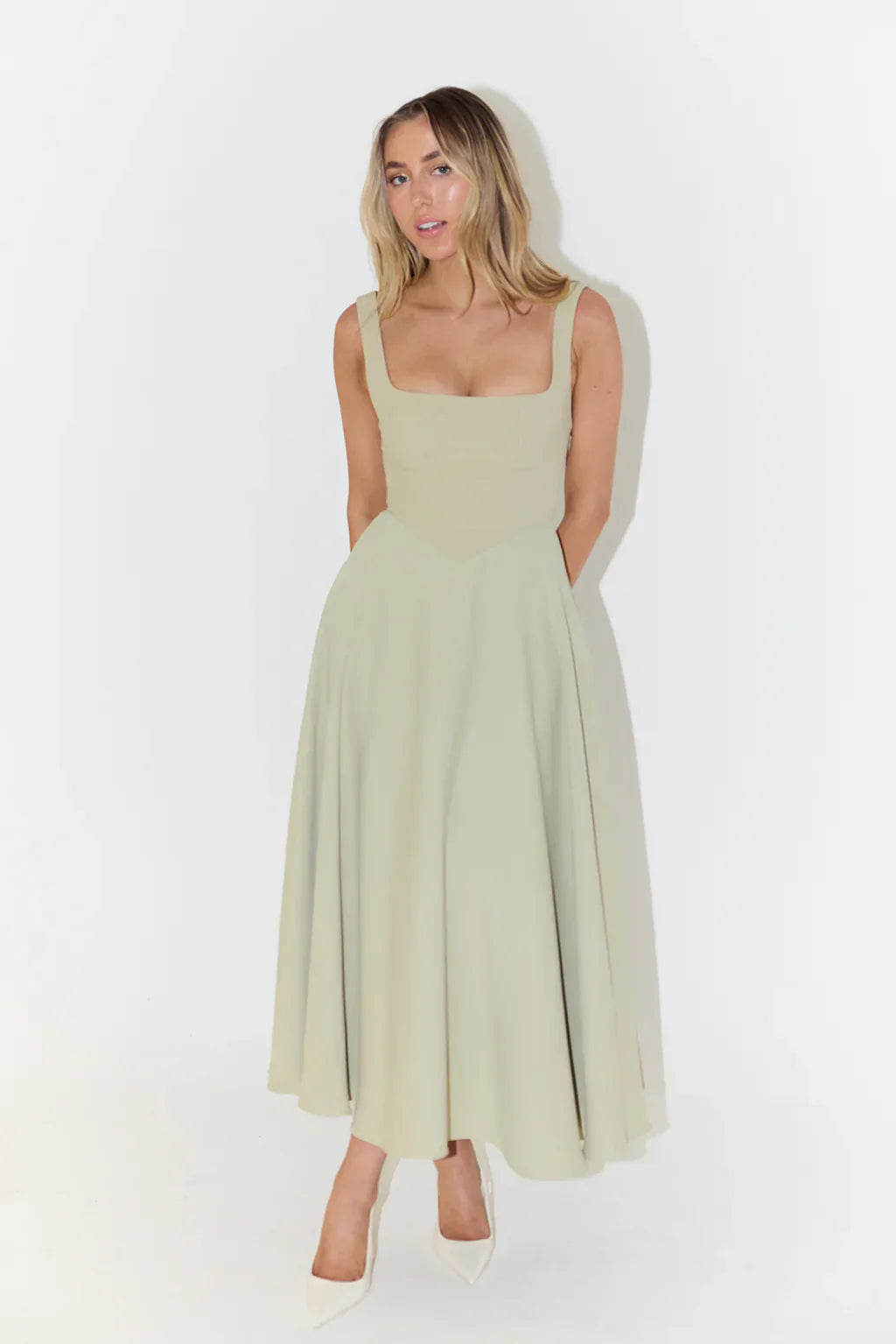 Drune | Midi-Kleid mit Hoher Taille und Quadrat-Ausschnitt