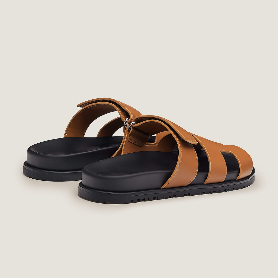 Drune | Stilvolle Sandalen für Einen Luxuriösen Look Vom Strand Auf Die Straße