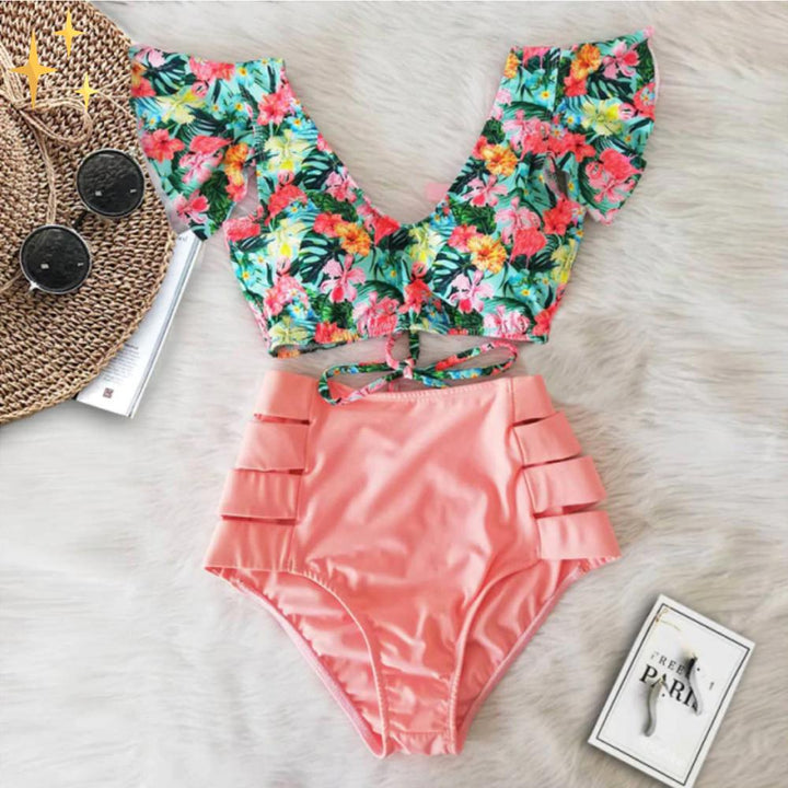 Drune | Bikini-Set, das einen hohen Taillenschnitt und einen gerafften Oberteil für einen verspielten und verführerischen Look hat
