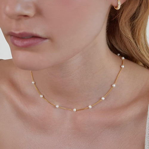 Drune | Elegante Goldene Perlenkette Mit Edlem Charme Für Damen