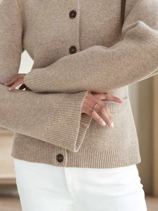 Drune | Pullover mit Knöpfen und auslaufenden Ärmeln