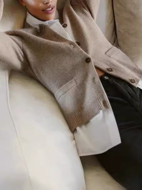 Drune | Pullover mit Knöpfen und auslaufenden Ärmeln