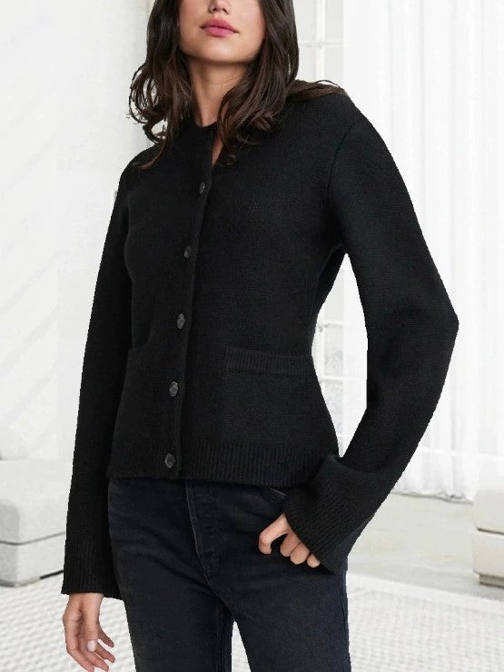 Drune | Pullover mit Knöpfen und auslaufenden Ärmeln
