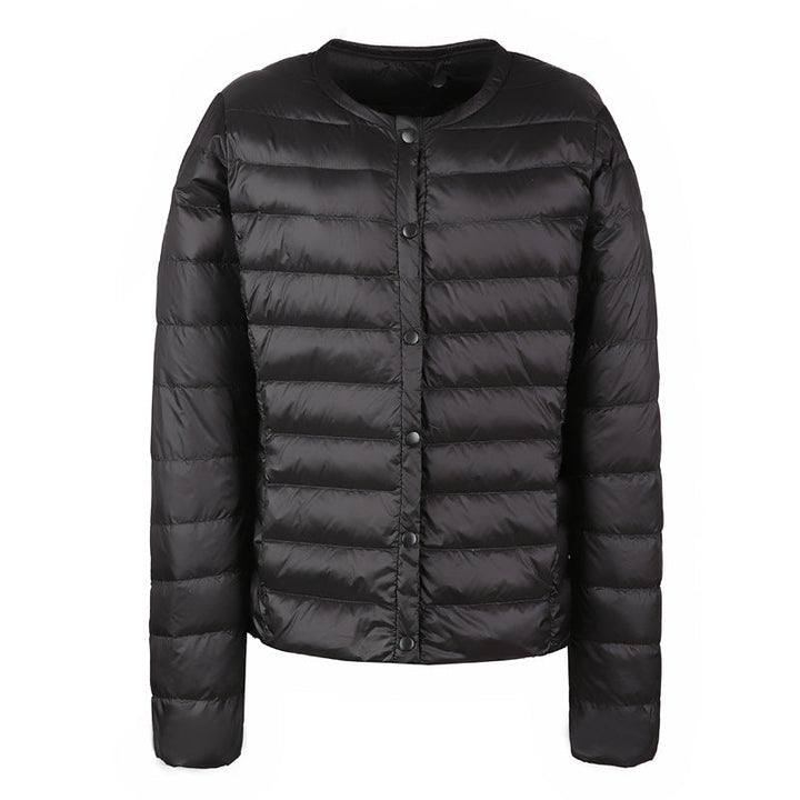 Drune | Elegance Essential" kragenlose kompakte Daunenjacke